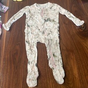 Little bum bums footie